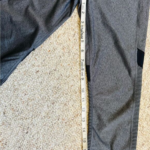Under Armour Gray and Black Stretch Capris - Picture 7 of 9